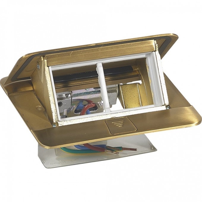 Выдвижной розеточный блок LEGRAND неукомплектованный IP 40 4 модуля латунь 054016