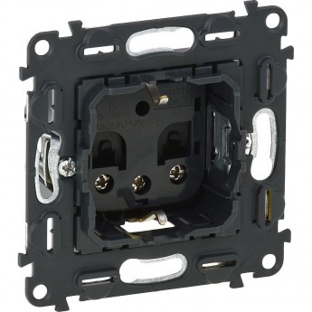 Силовая розетка LEGRAND Valena IN'MATIC 2К+З 16А 250В с увеличенными винтовыми зажимами 6кв.мм с защитными шторками
