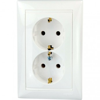 Розеточный блок LEGRAND Valena немецкий стандарт 2х2К+3 на винтах укомплектованный белый