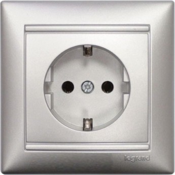 Силовая розетка LEGRAND Valena 2К+3 укоплектованная на винтах 10/16 А 230/250 В алюминий